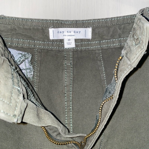 Cropped Flared Mom Jeans - Picture 3 of 3